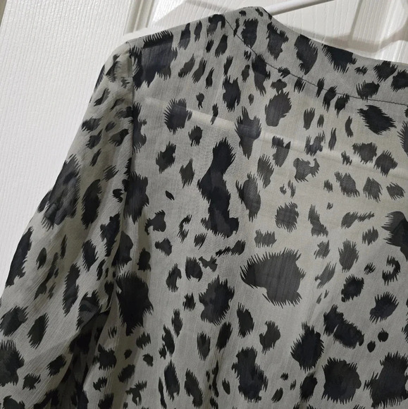 Isabella Rodriguez Sheer Smocked Cheetah Print Tie Front Cropped Blouse, EUC! - Picture 8 of 11